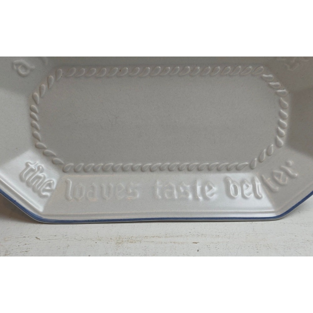 Pfaltzgraff Yorktowne Bread Tray 'A Joyous Heart Makes Loaves‎ Taste Better' - Picture 3 of 8